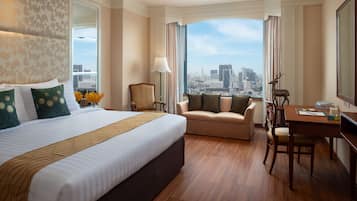 Executive Suite | 1 bedroom, minibar, in-room safe, individually decorated