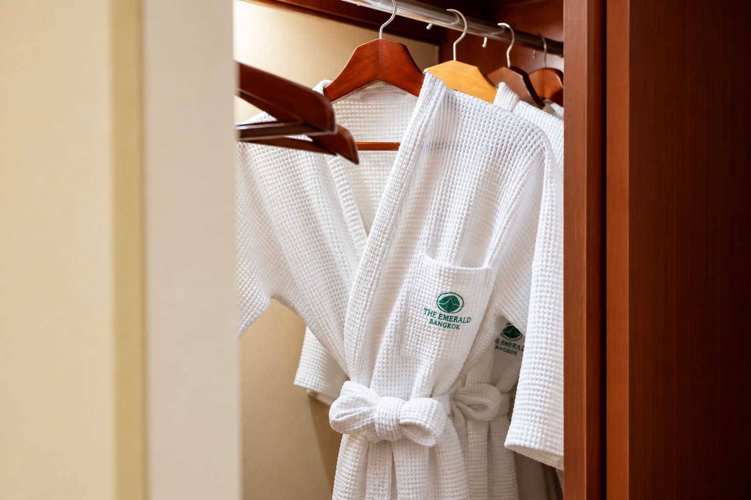 Photo - Emerald Hotel Bangkok