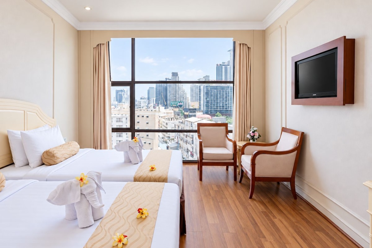 Superior Room, Bathtub | In-room safe, desk, laptop workspace, blackout drapes
