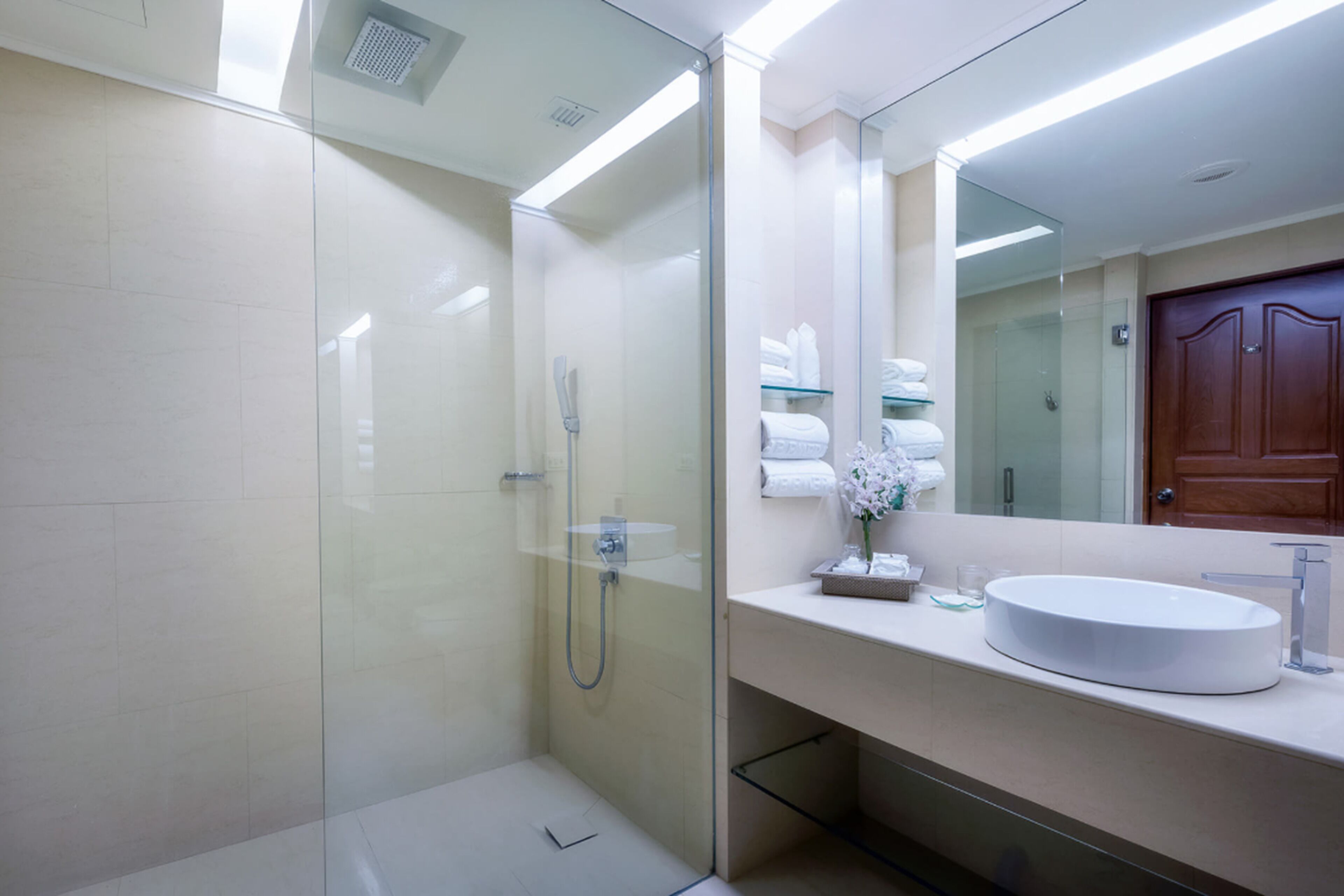 Photo - The Emerald Hotel