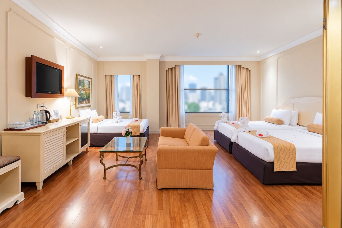 Triple Room | In-room safe, desk, laptop workspace, blackout drapes