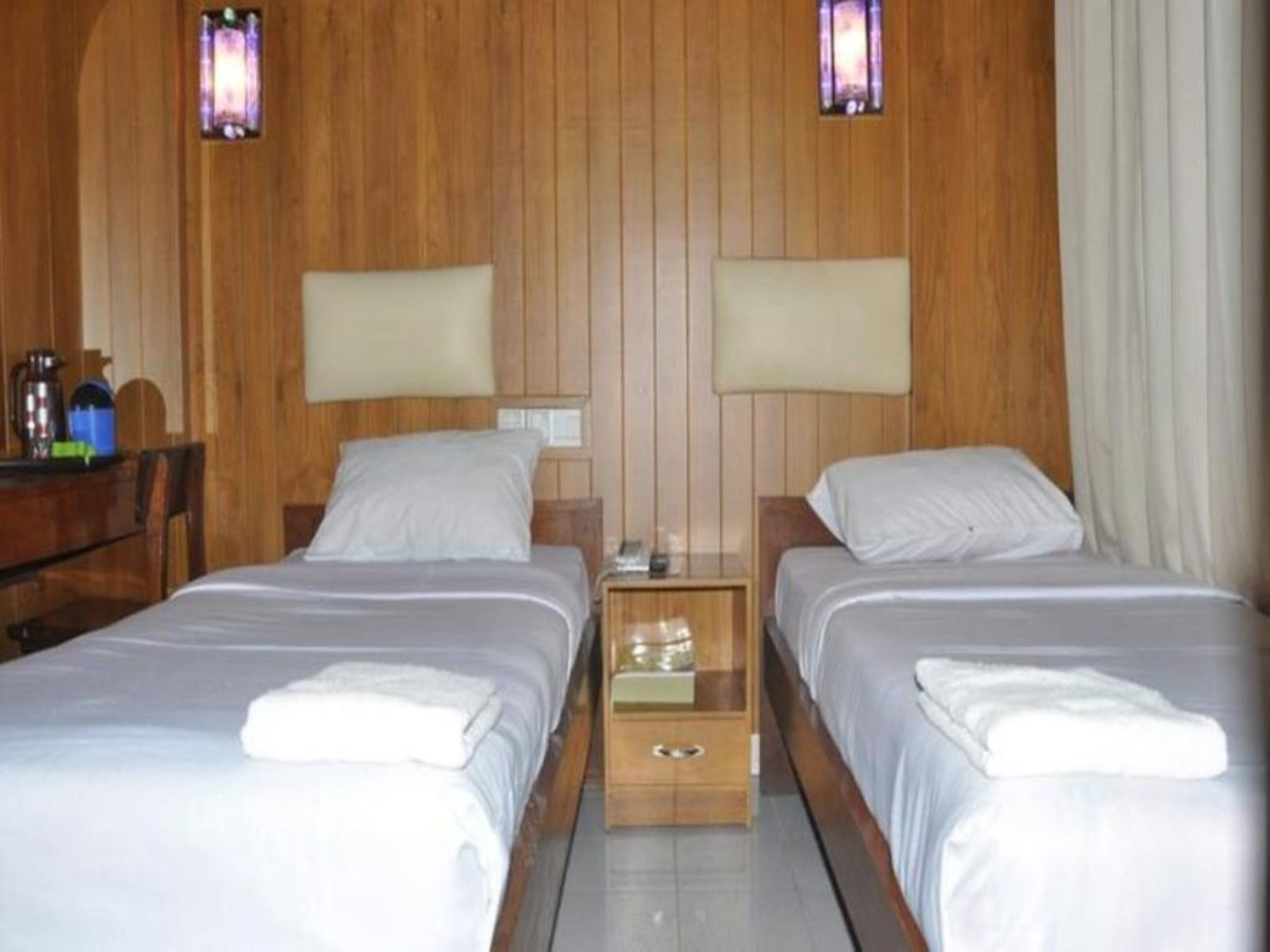 Standard Room | Minibar, desk, blackout curtains, iron/ironing board