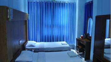 Standard Room | Minibar, desk, blackout drapes, iron/ironing board