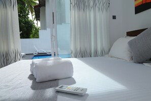 5 bedrooms, Frette Italian sheets, premium bedding, memory foam beds