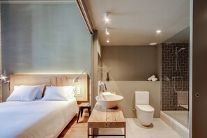Premium Double Room, Balcony, City View | Premium bedding, down duvets, desk, blackout curtains - Principal B&Bcn (Barcelona)