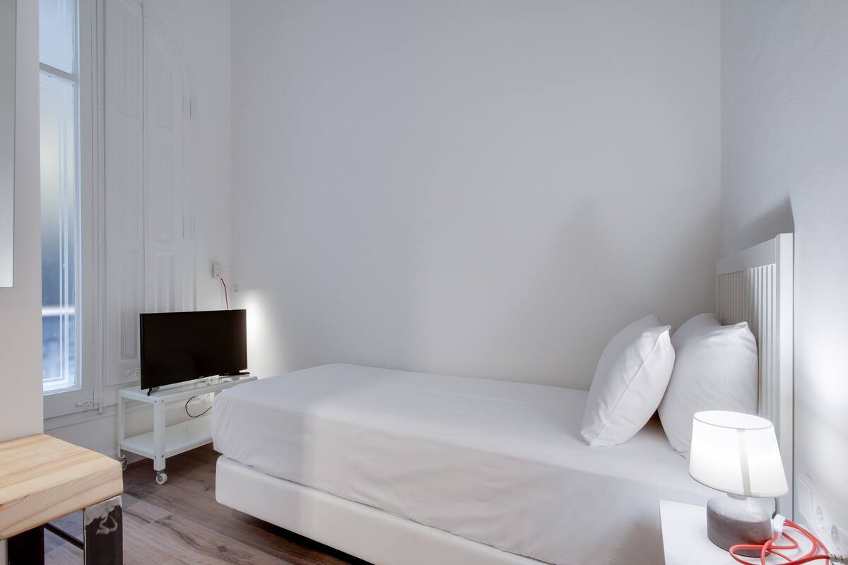 Quarto solteiro | Roupas de cama premium, edredons de pluma, escrivaninha
