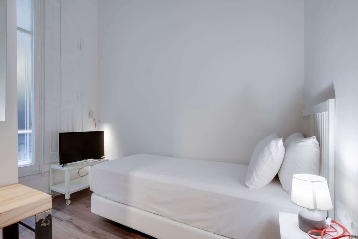 Single Room | Premium bedding, down duvets, desk, blackout curtains