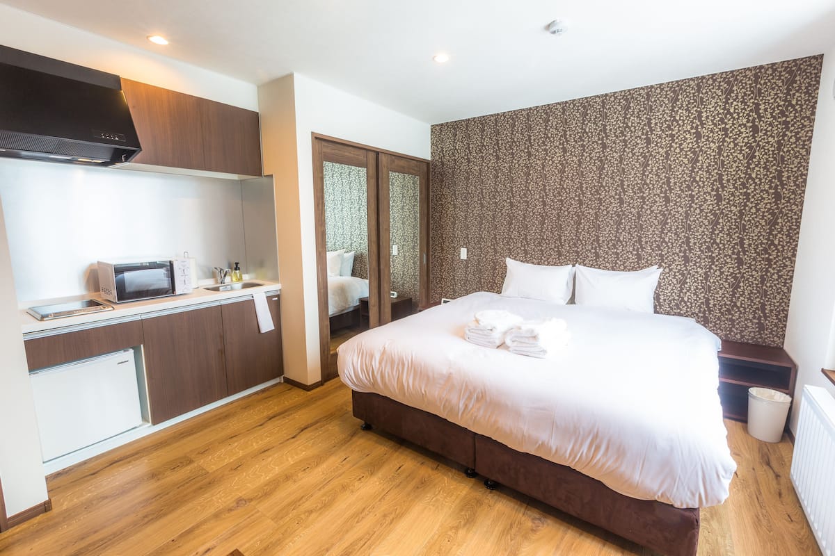 Studio Room | 1 bedroom, in-room safe, desk, free WiFi