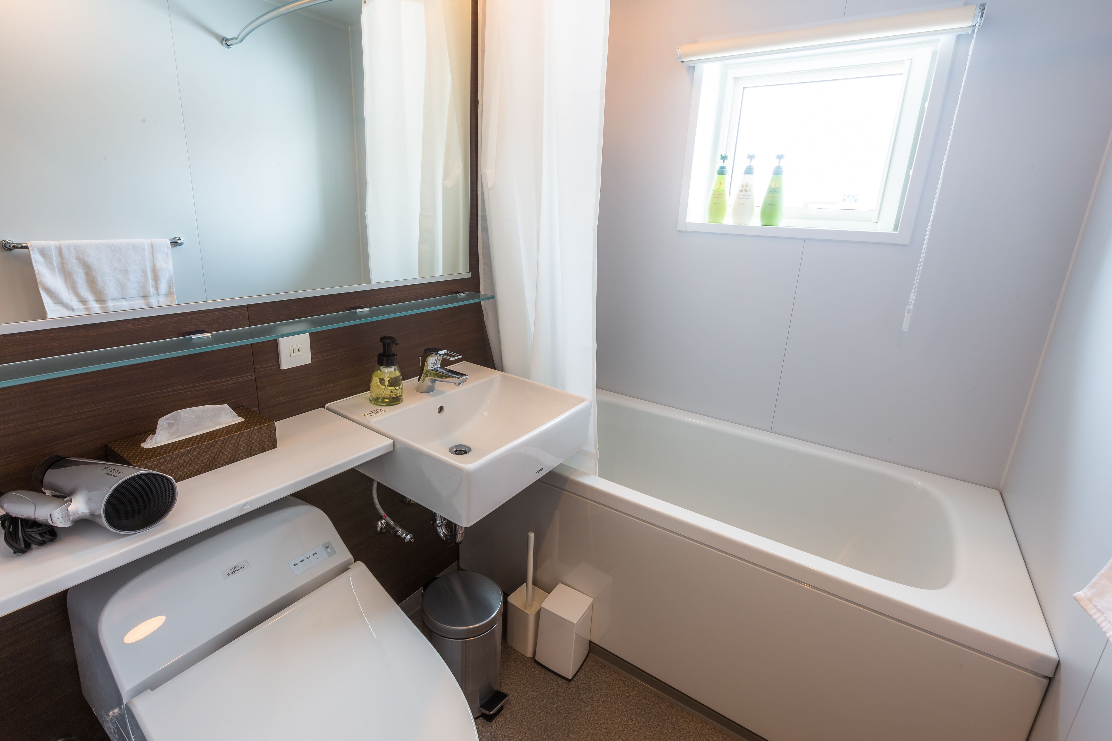 penthouse, 3 bedrooms | bathroom | free toiletries, hair dryer, electronic bidet, towels