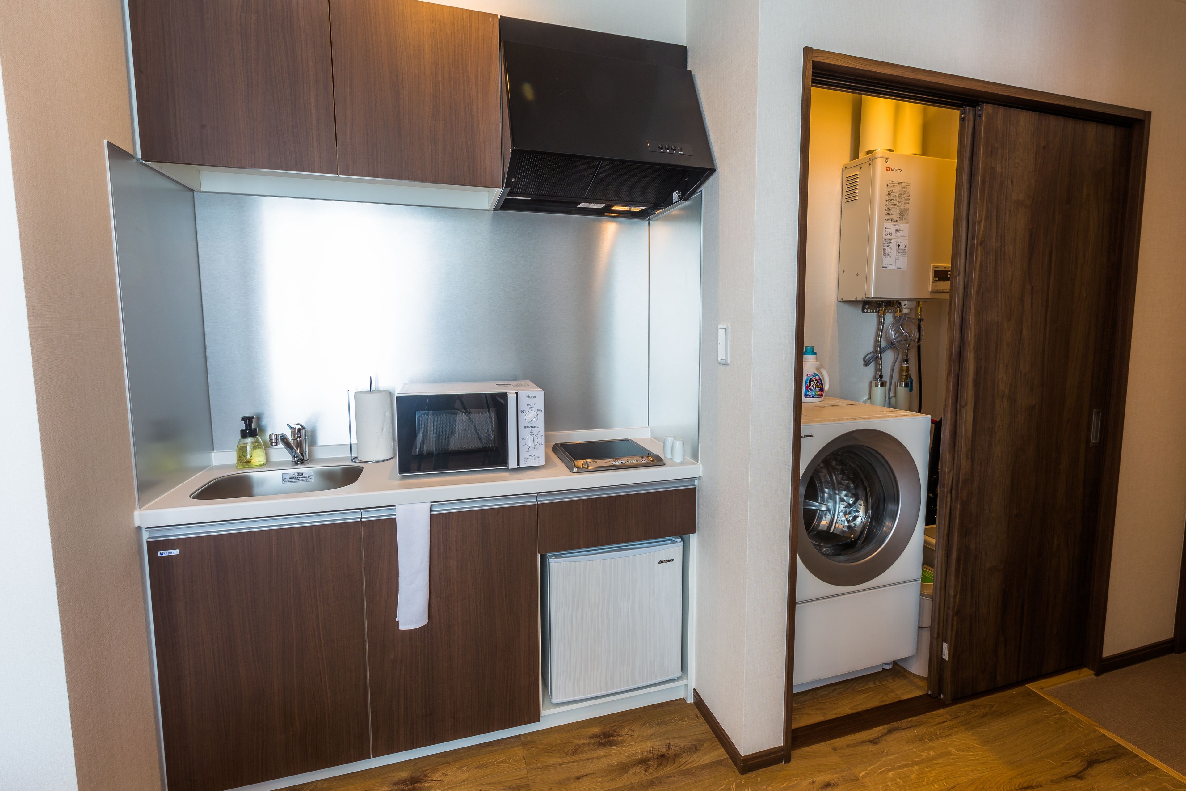 microwave, coffee/tea maker, electric kettle, toaster