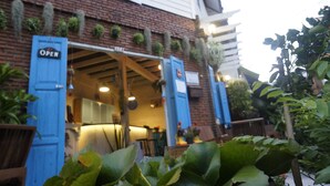 Interior entrance - BaanBangkok - Hostel (Bangkok)