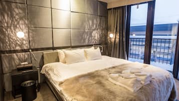 3 bedrooms, in-room safe, iron/ironing board, free WiFi