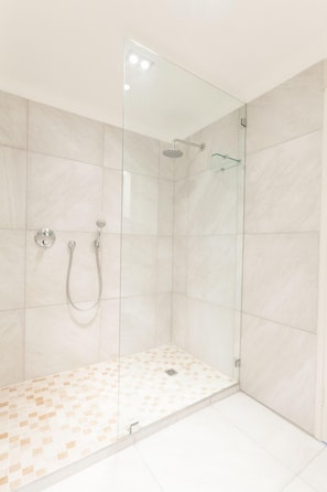 Apartment, 2 Bedrooms | Bathroom shower