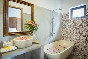 Minibar, desk, soundproofing, free WiFi - Hoi An Rustic Villa (Da Nang)