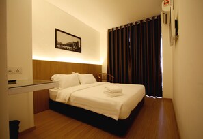 Desk, iron/ironing board, free WiFi - Place2Stay Business Hotel - Waterfront (Kuching)
