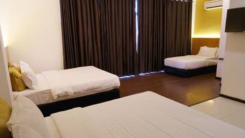 Family Room (Deluxe) | Meja, seterika/papan seterika, Wi-fi percuma