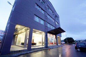 Exterior - Place2Stay Business Hotel - Waterfront (Kuching)