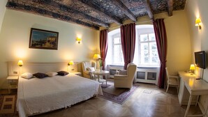 A hotel room with a large bed, a desk, a chair, and a TV. - Tyn Yard Residence (Prague)
