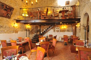 Daily cooked-to-order breakfast (EUR 12.33 per person) - Tyn Yard Residence (Prague)