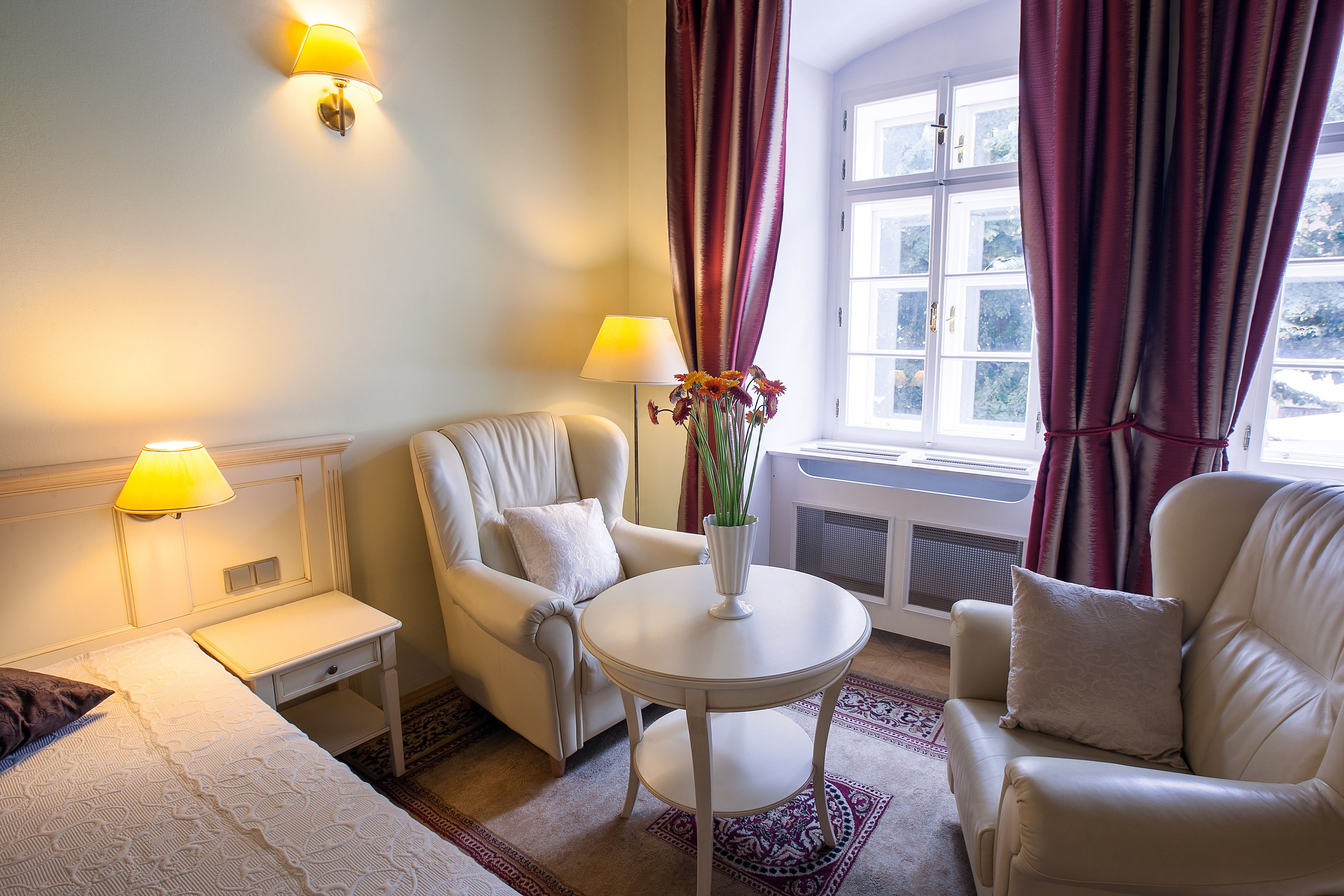 superior triple room, city view | living area | flat-screen tv