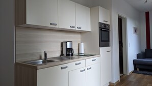 Leilighet – comfort, terrasse (2 Personen) | Eget kjøkken | Kaffetrakter/tekoker, kjøleskap, mikrobølgeovn og ovn