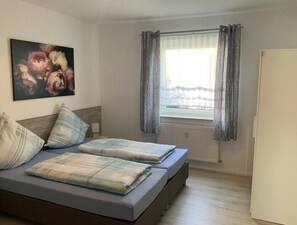 Deluxe-Apartment, Nichtraucher, Terrasse (4-5 Personen) | 1 Schlafzimmer, hochwertige Bettwaren, individuell dekoriert