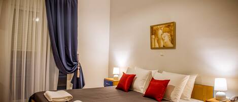 Căn hộ Deluxe, 1 phòng ngủ, khu vực vườn | 1 phòng ngủ, minibar, két bảo mật tại phòng, phòng cách âm