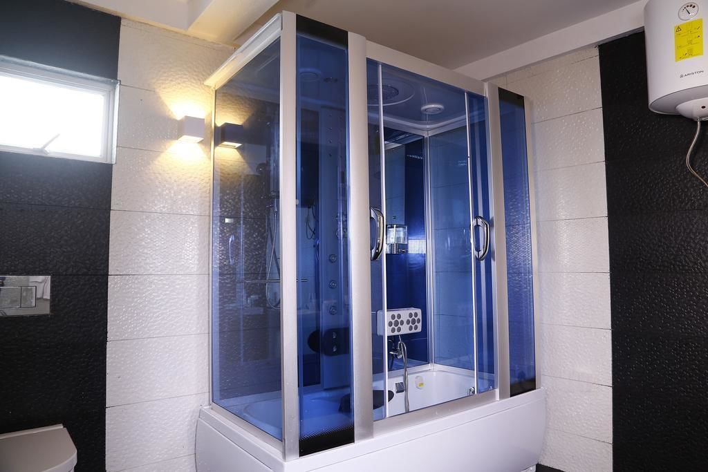 Family Suite, Refrigerator & Microwave, Mountain View | Bathroom | Shower, free toiletries, towels
