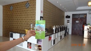 يتم تقديم الإفطار والغداء والعشاء 