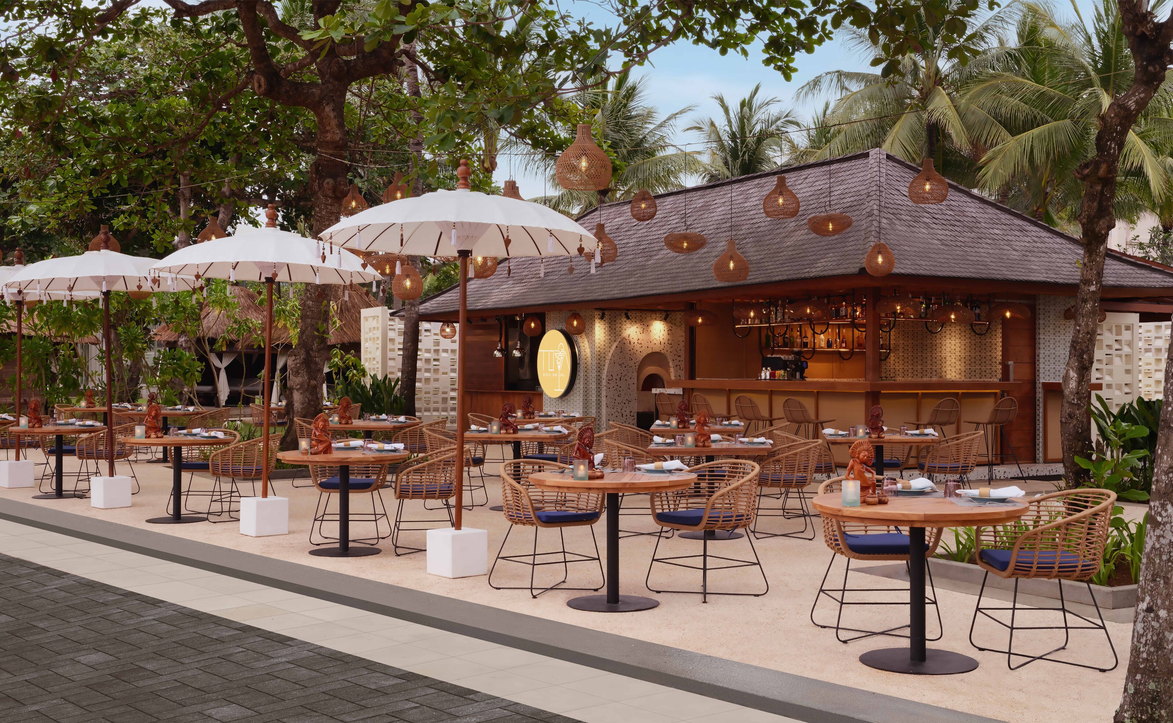 3 restaurants, breakfast, lunch, dinner served; asian cuisine