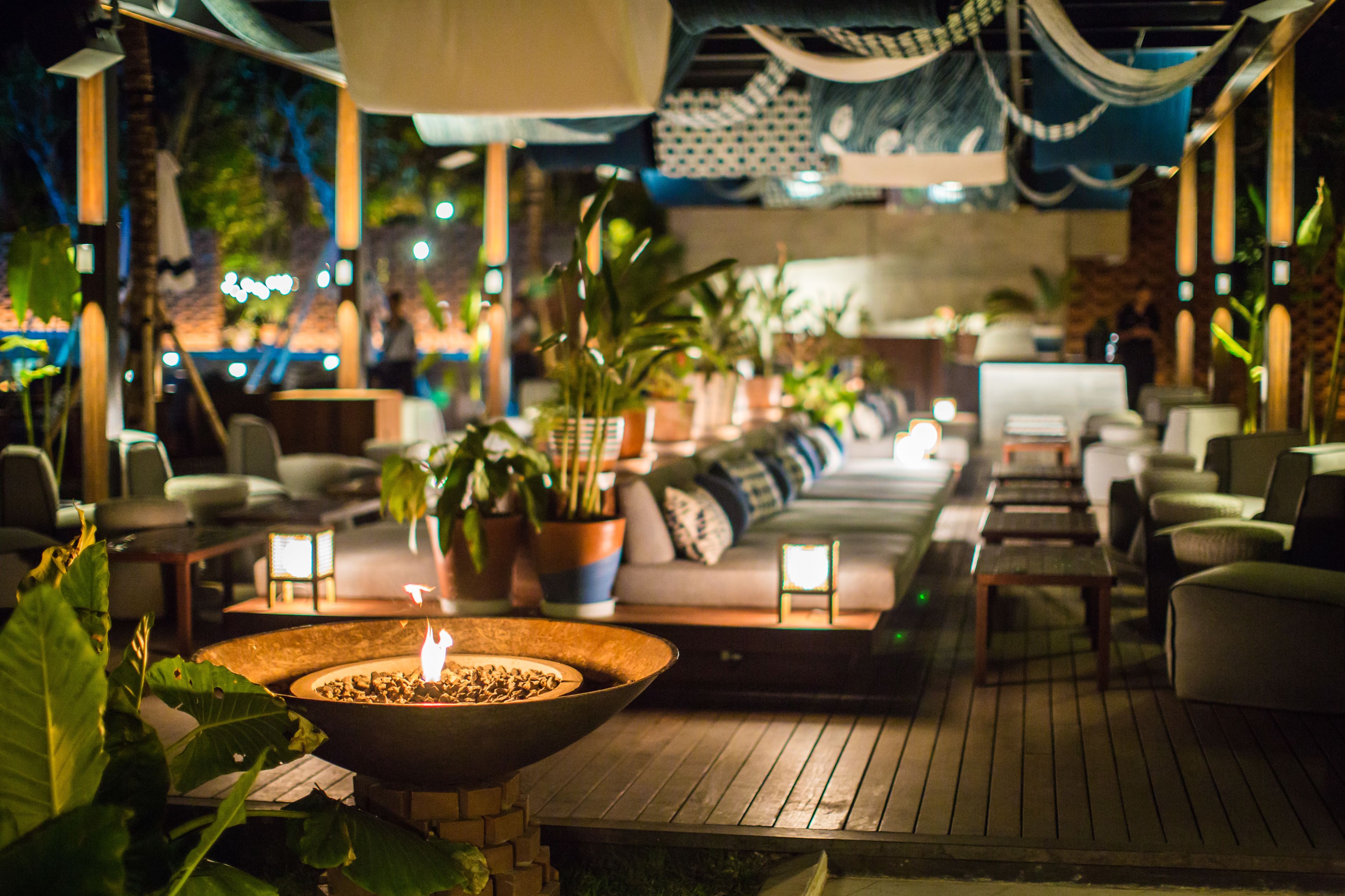 3 restaurants, breakfast, lunch, dinner served; asian cuisine