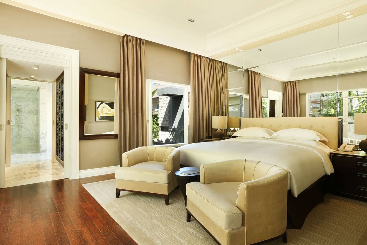 premium bedding, down duvets, minibar, in-room safe