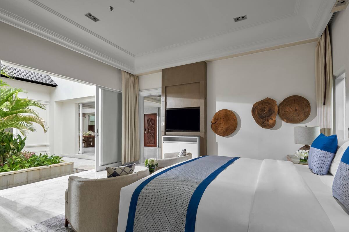 Pool Villa, 2 Bedrooms, Club Millésime Access | Ropa de cama de alta calidad, edredones de plumas, minibar y caja fuerte