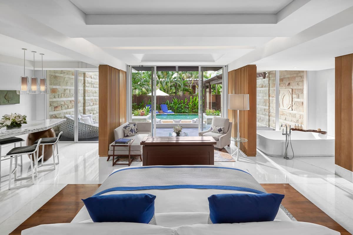 Suite de luna de miel (Millésime Access, Plunge Pool) | Ropa de cama de alta calidad, edredones de plumas, minibar y caja fuerte