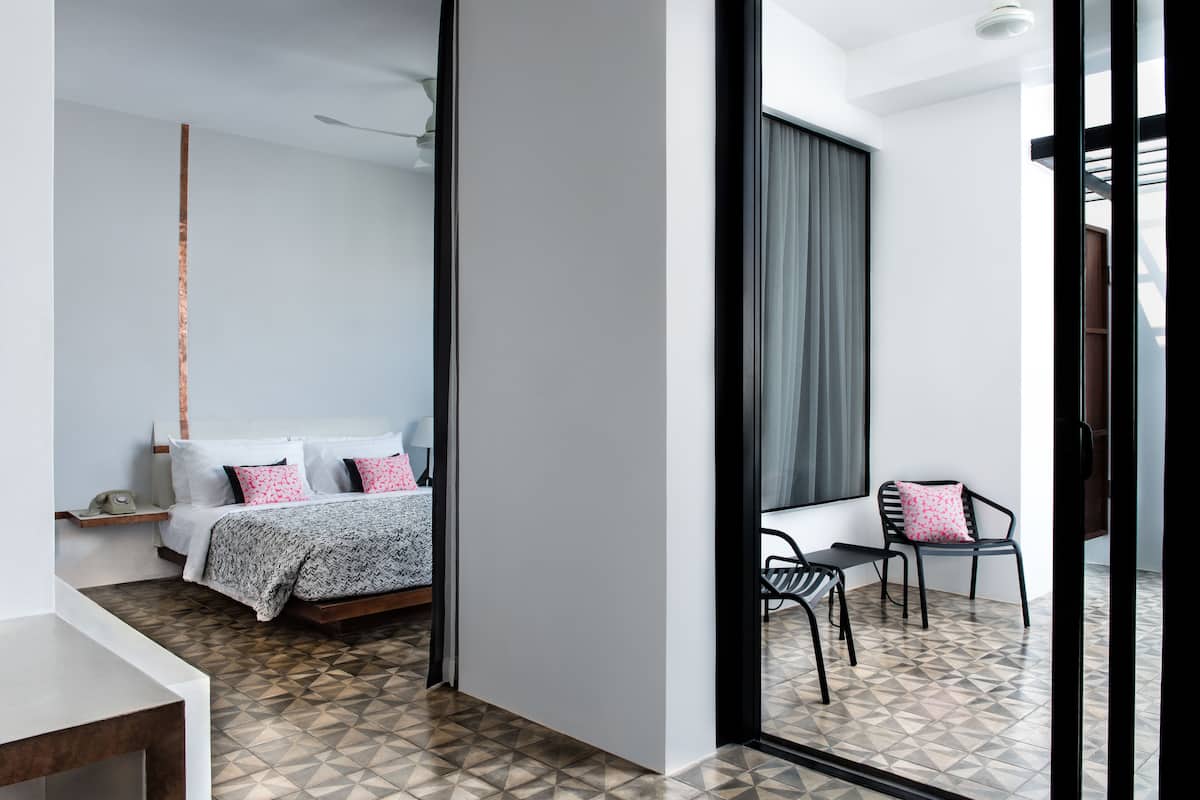 1 bedroom, in-room safe, desk, cots/infant beds