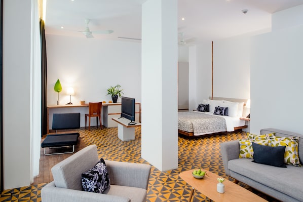 Suite (1 way pick up)