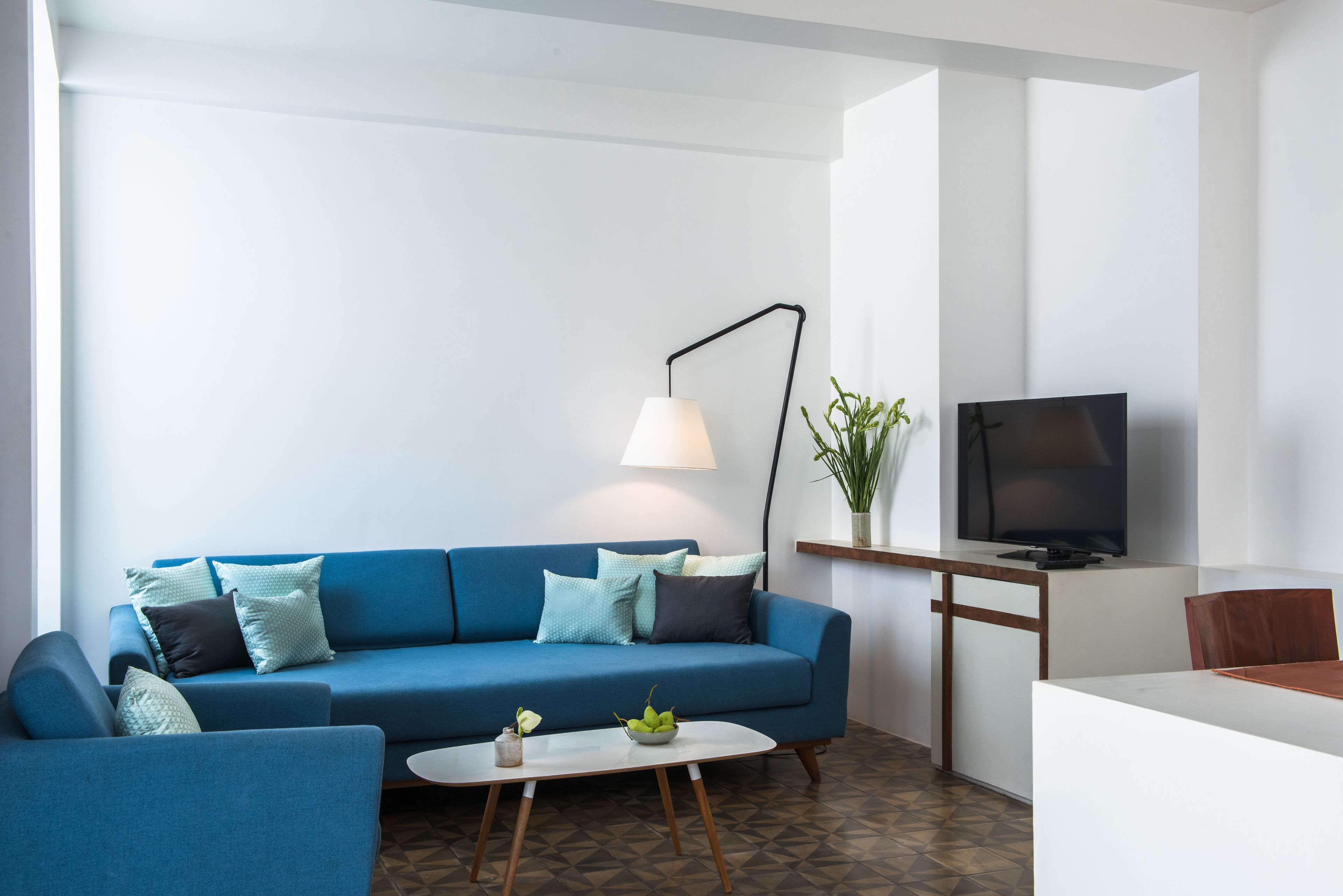 suite (1 way pick up) | living area | flat-screen tv