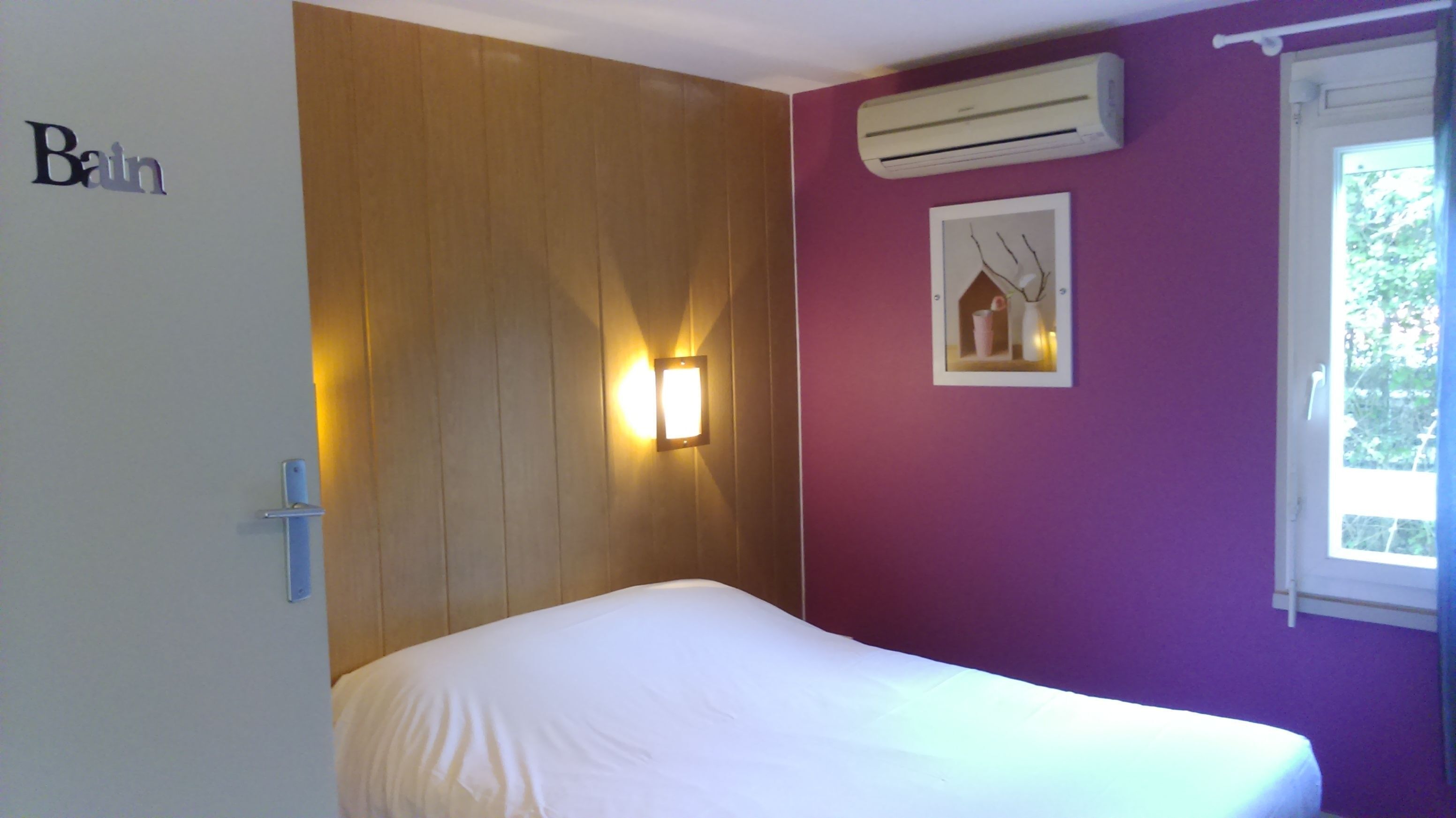 Desk, laptop workspace, free WiFi, bed sheets
