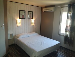 Standard Double Room | Desk, laptop workspace, free WiFi, bed sheets