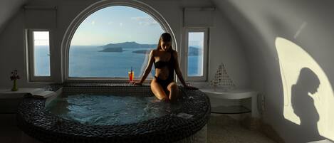 1 habitación, caja de seguridad en la habitación y escritorio