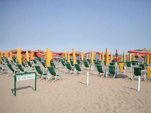 Beach nearby, white sand, sun-loungers, beach umbrellas