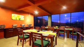 Bao gồm bữa sáng buffet hàng ngày
