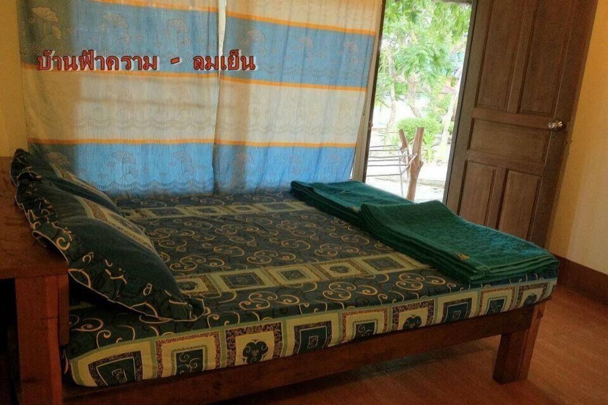 Deluxe Room Garden View  | Living area