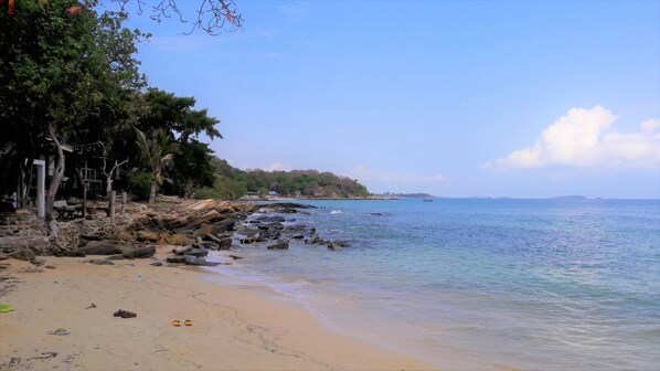 Plage, parasols, snorkeling, bar de plage