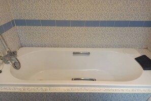 Bathroom - Pin Hotel (Lampang)