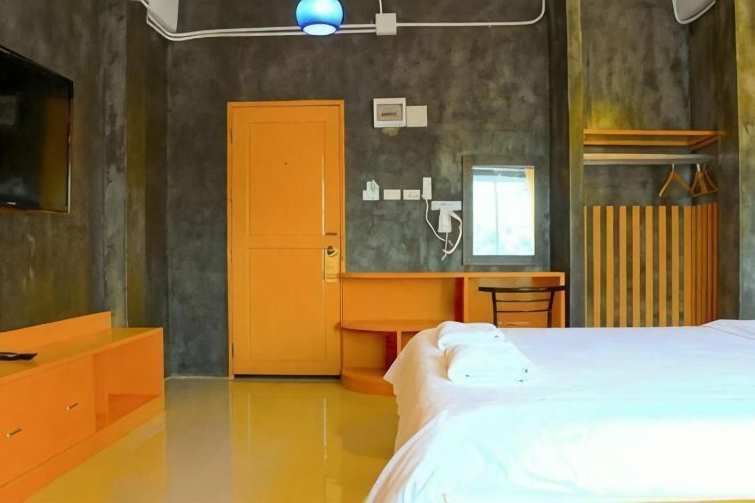 デスク、WiFi (無料)