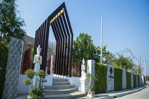 Fachada de la propiedad