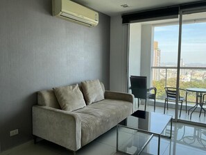 Living area - Vision Pratumnak by PSR ASIA (Pattaya)