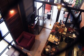 Bar (on property) - Buri Hotel and Hostel (Chiang Mai)