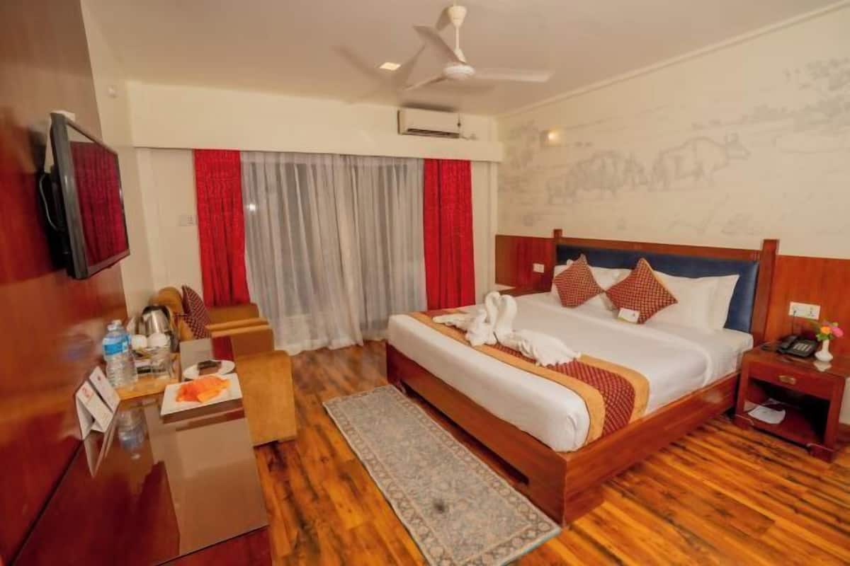 1 Schlafzimmer, hochwertige Bettwaren, Zimmersafe, Schreibtisch